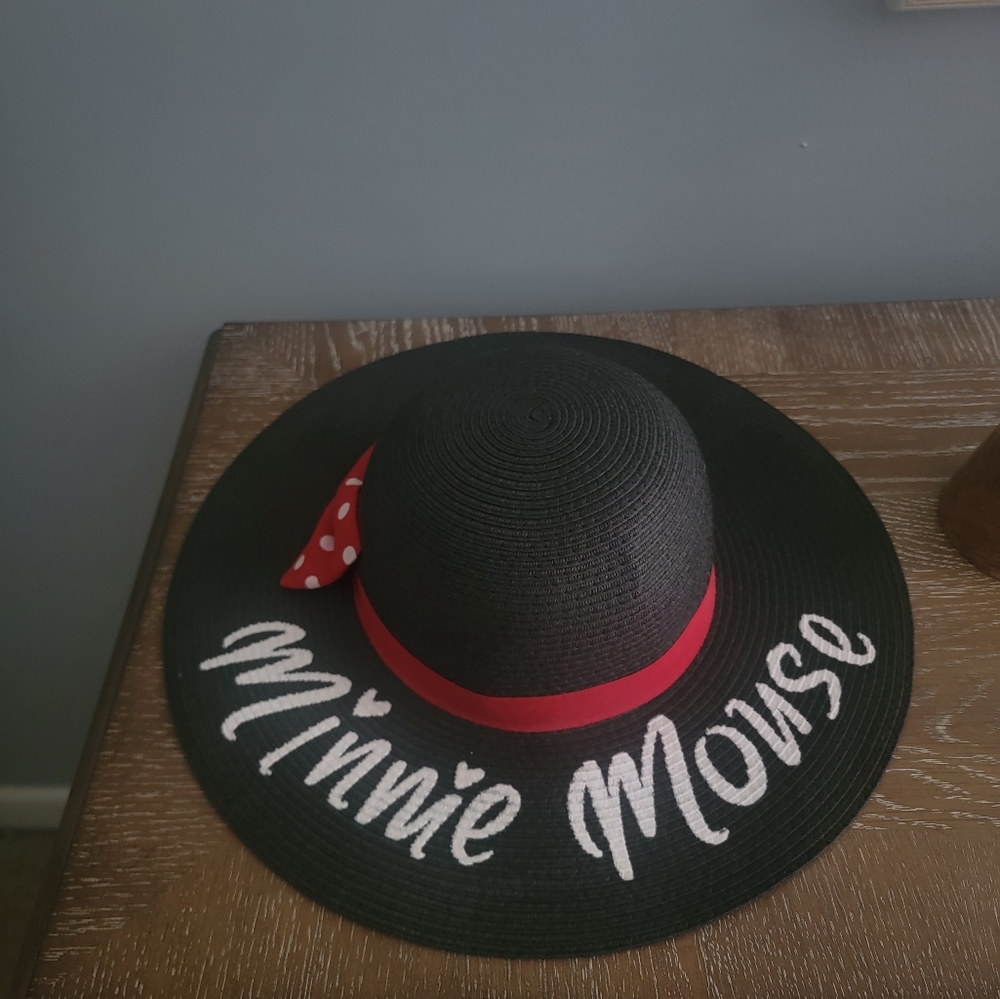Disney Minnie Mouse wide brimmed hat